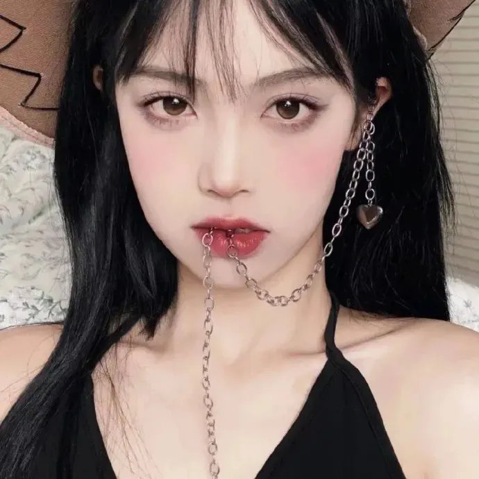 穿越后,我成了冷面煞神的掌心宝